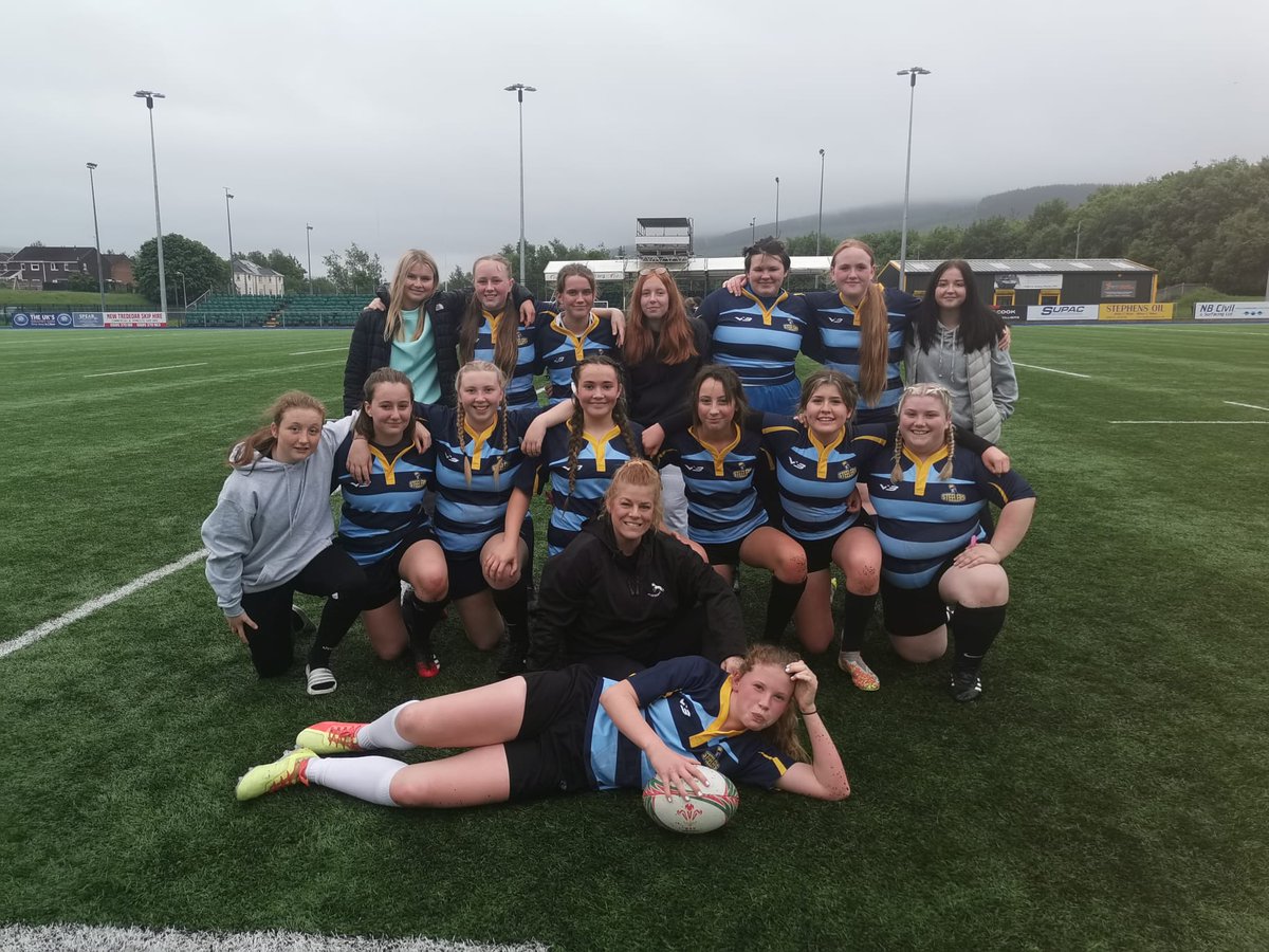 Under 14's STEELERS supported by some of our under 16's. It's all about the team work and having each others backs, always. 💙💛💪💪