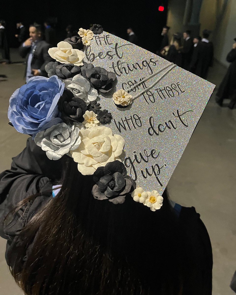 __caatherine's tweet photo. First generation educated Latina 👩🏻‍🎓🥳🇬🇹🇸🇻 #classof2022 #firstgeneration #collegegraduate #umassboston #umbalumna https://t.co/dLfOSZmgT3