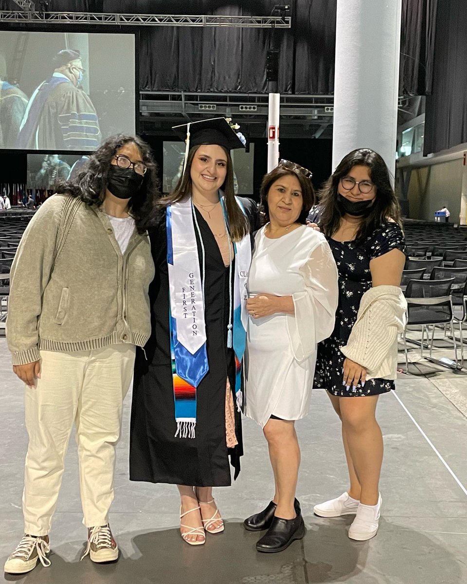 __caatherine's tweet photo. First generation educated Latina 👩🏻‍🎓🥳🇬🇹🇸🇻 #classof2022 #firstgeneration #collegegraduate #umassboston #umbalumna https://t.co/dLfOSZmgT3