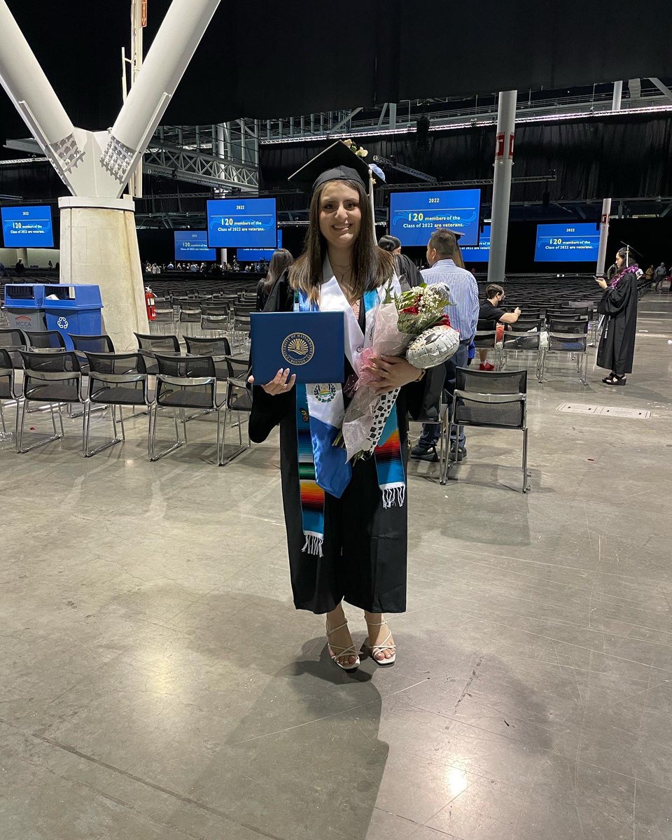 __caatherine's tweet photo. First generation educated Latina 👩🏻‍🎓🥳🇬🇹🇸🇻 #classof2022 #firstgeneration #collegegraduate #umassboston #umbalumna https://t.co/dLfOSZmgT3