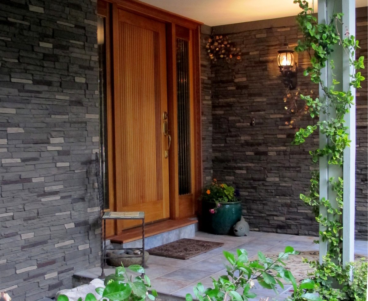 DelcanBuilding's tweet photo. NEXTSTONE Faux Stone Siding: The realistic look of natural stone, without the costly labour and installation fees!

Image below: A gorgeous example of a front porch finished with NextStone's Slatestone- Pewter.

Available at Delcan Building Materials!
403.553.3632
sales@delcan.ca https://t.co/0gLz6U1Z0i