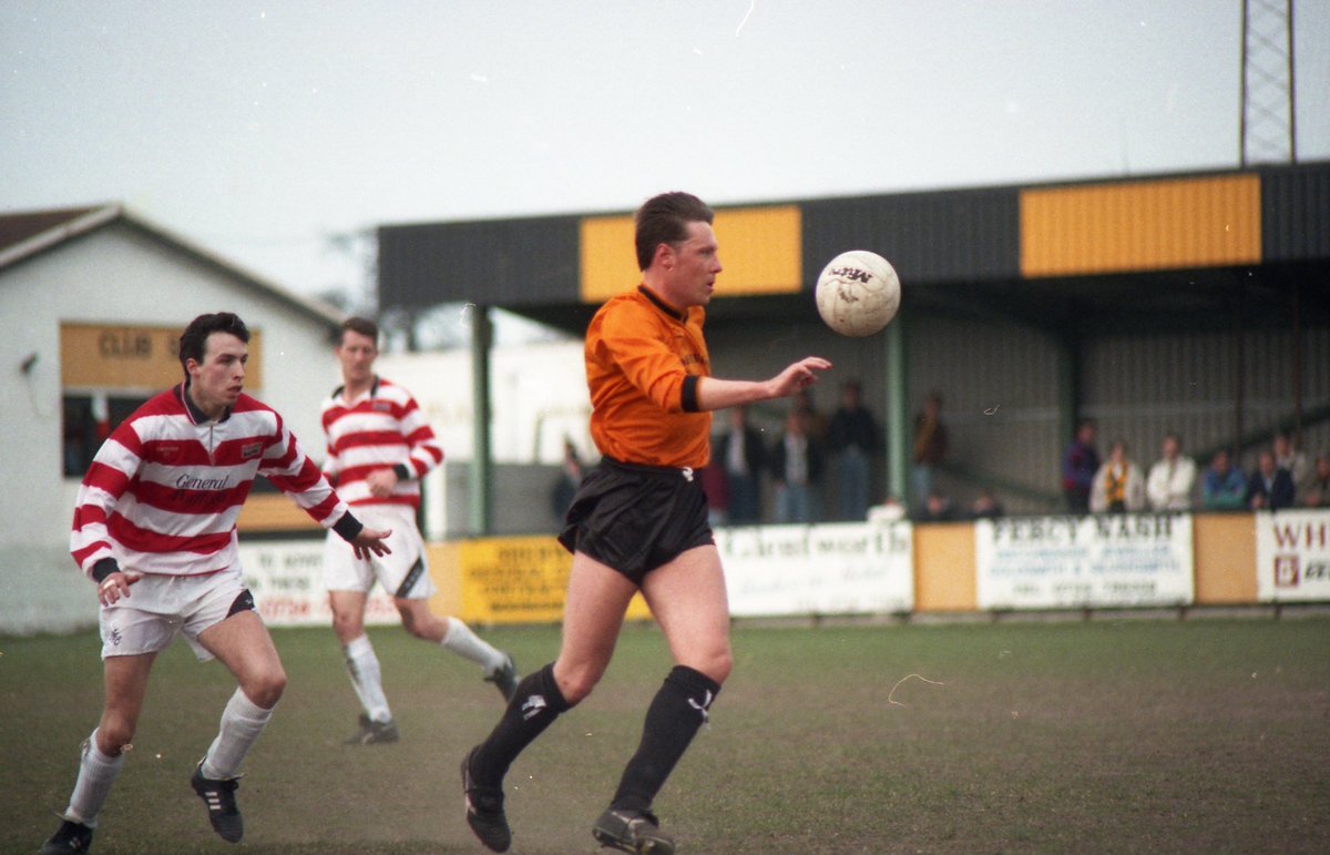 fleetphotos's tweet photo. #throwback1993 #wokinghamtown v @KingstonianFC 270393 #langley @Langers313 @ChelseaFC @NonLeaguePaper https://t.co/CGqJbd1Bpv