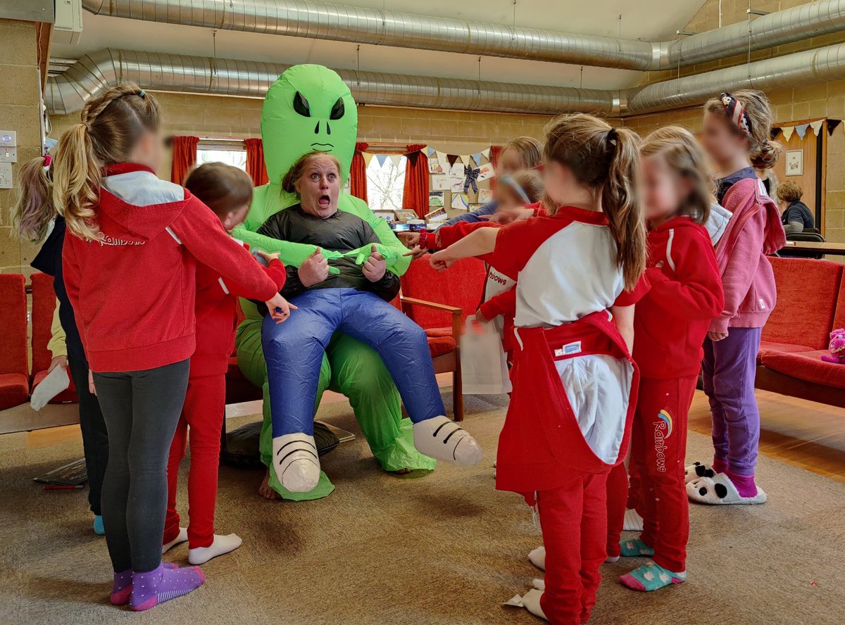 LintonDistrict's tweet photo. Last month Linton Rainbows (and their leaders!) had an out of this world day and sleepover with Horseheath Brownies. https://t.co/sIOBhUKrjN