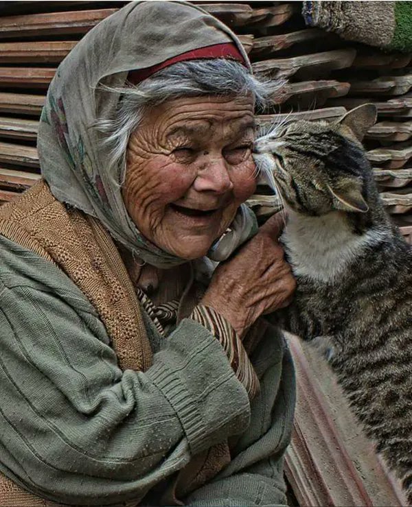 'Gülümsemediğin gün, kaybolmuş bir gündür.' - Charlie Chaplin