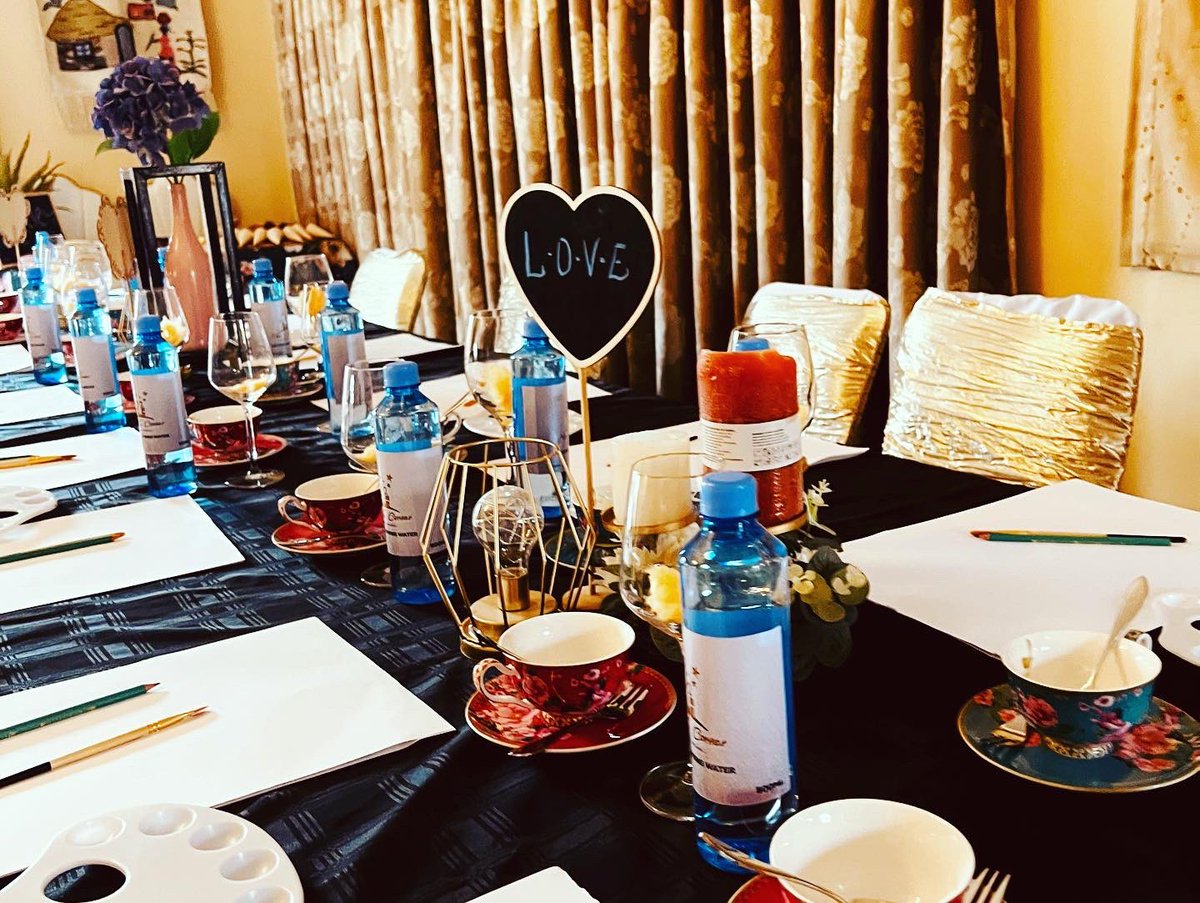 MaxSCorner01's tweet photo. The stage set for our #hightea #sipandpaint with @khahlisotravelandadventures
#lesothoevents #visitlesotho #decor #fun #memories #love #maxscorner #khahlisotravels #events #painting #settings #intimateevents #lstwitter https://t.co/WdRIr71osT