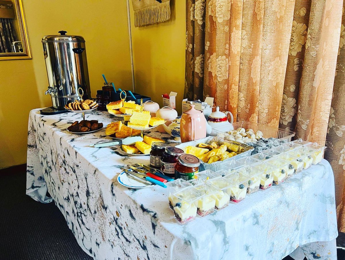 MaxSCorner01's tweet photo. The stage set for our #hightea #sipandpaint with @khahlisotravelandadventures
#lesothoevents #visitlesotho #decor #fun #memories #love #maxscorner #khahlisotravels #events #painting #settings #intimateevents #lstwitter https://t.co/WdRIr71osT
