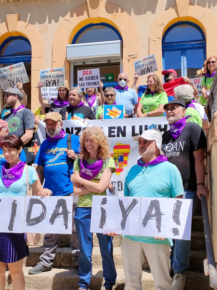AltoAragonComun's tweet photo. En defensa del tren y la vida para todxs en el medio rural. Concentración número 100 en Monzón

Con participación de compañerxs de ciudadanxs, plataformas, integrantdd de grupos #EnComún ...de Somontano, Cinca Medio... https://t.co/5xGBHFYk9S