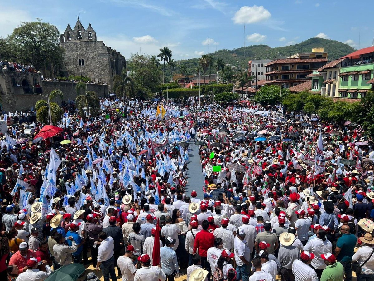 caroviggiano's tweet photo. Somos muchos los que queremos y nos merecemos un #HidALGOMUCHOMEJOR. Lo mejor está por venir en #Huejutla y en todo nuestro estado.❤️💙💛

#PalabraDeMujer #LlegóLaHora #CaroGobernadora https://t.co/a3AUYarJXO