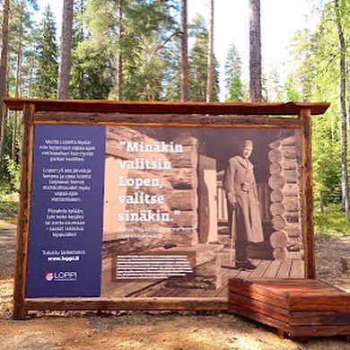 timoheinonen's tweet photo. Marsalkka Mannerheimin Metsästysmaja täyttää 4.6.2022 80 vuotta. Marskin Maja sai nyt upean uuden Lopen kunnan mainostaulun ja siinä pääsee myös ottamaan kuvan itse marsalkan kanssa. #mannerheim #marsalkkamannerheim #marski @LopenKunta @MannerheimCGE https://t.co/l7C4YxDw4O