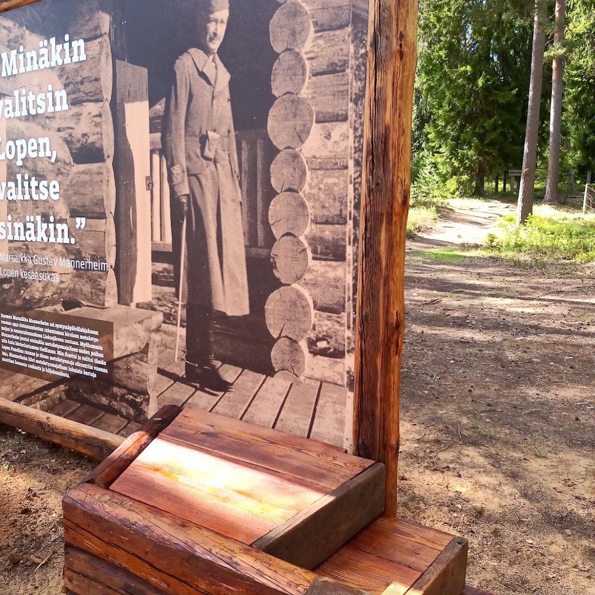 timoheinonen's tweet photo. Marsalkka Mannerheimin Metsästysmaja täyttää 4.6.2022 80 vuotta. Marskin Maja sai nyt upean uuden Lopen kunnan mainostaulun ja siinä pääsee myös ottamaan kuvan itse marsalkan kanssa. #mannerheim #marsalkkamannerheim #marski @LopenKunta @MannerheimCGE https://t.co/l7C4YxDw4O