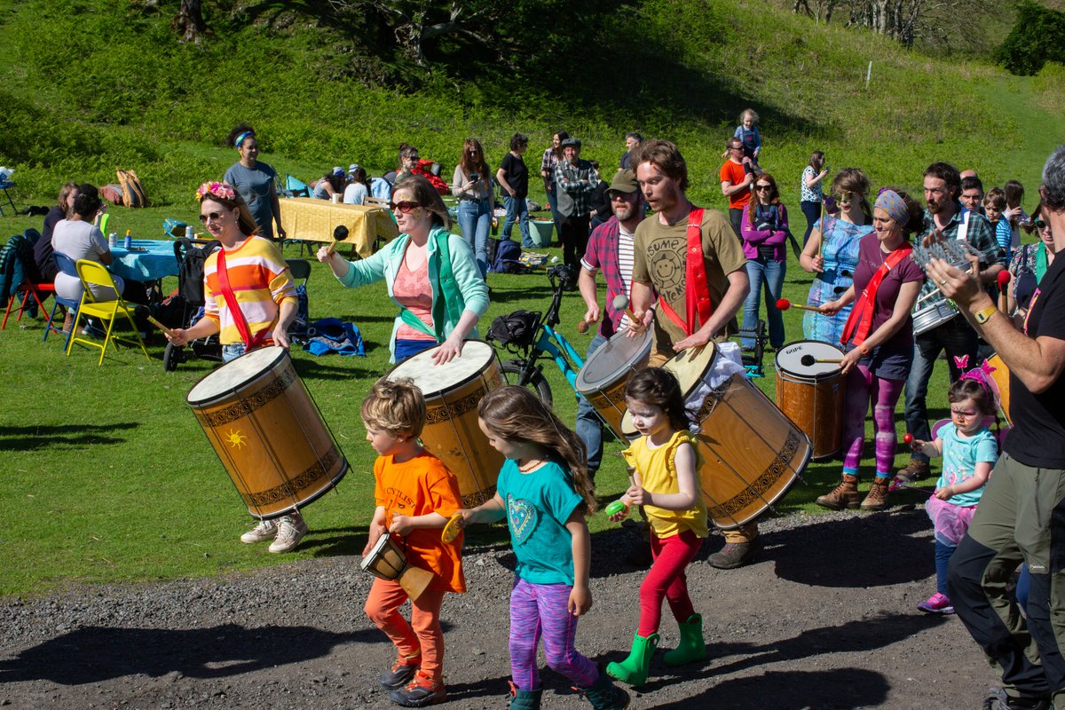 IKDT16's tweet photo. A super Family Fun Day on Saturday! Islanders, their family &amp; friends loved the bouncy castle, rodeo bull, mural project and music from the new Oban Drumming group, DJ David and the Etive Ceilidh Band! Huge thanks to @TNLComFund for support https://t.co/fhmTqVV0yE
