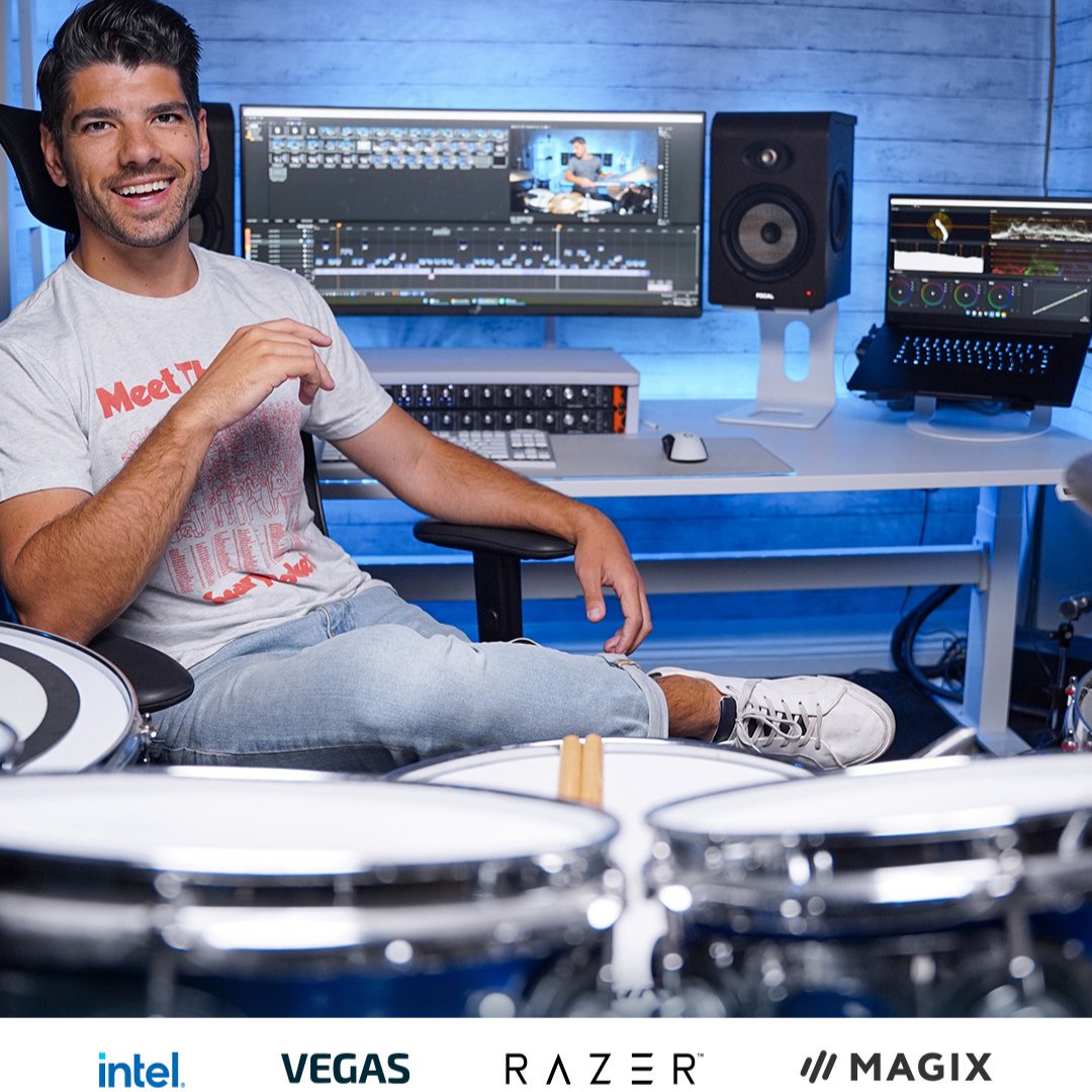 MAGIX_INT's tweet photo. You like webinars? Then you'll love this one: @CobusPotgieter will show you how he uses VEGAS Pro 365 and the @intel powered @Razer Blade system to craft high-quality videos.
You want to join? Click on the link in the bio. 👈
#howtoedit #beacreator #cobus #vegaspro https://t.co/lKdZtUejue