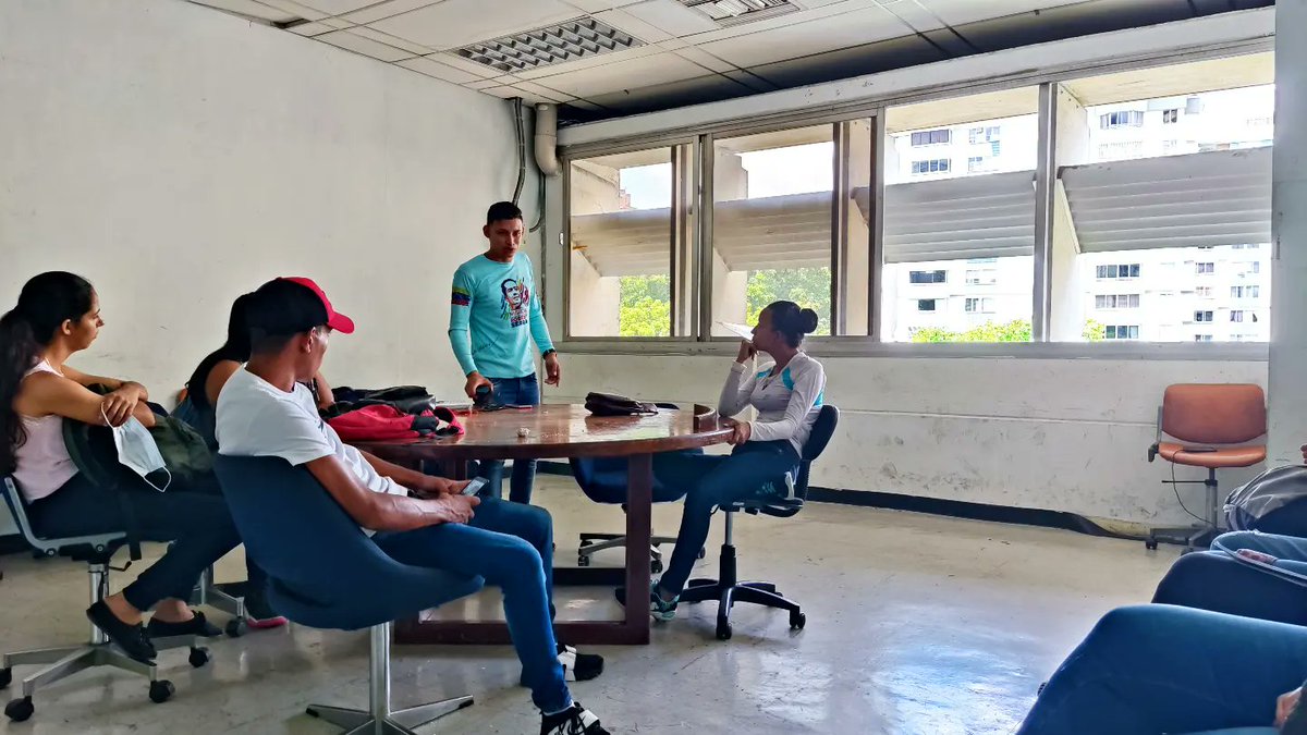 MisionRsMiranda's tweet photo. #EnDesarrollo || Reunión de organización y operatividad de la Vanguardia Regional de nuestra Misión en el estado Miranda.
Resistir, Renacer y Revolucionar ✊🏻

#VenezuelaSoberana

@NicolasMaduro 
@dcabellor
@soy_urquia 
@MervinMaldonad0 https://t.co/ylfkKAugEm
