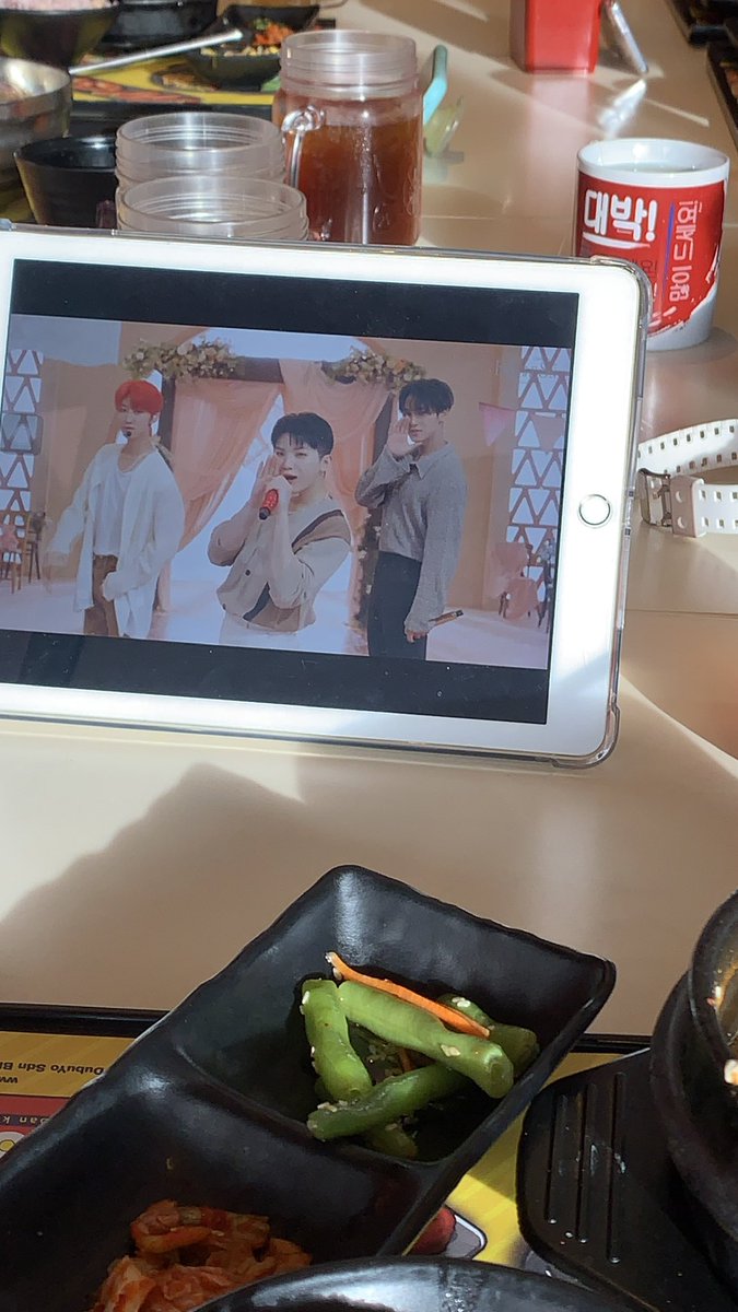 DearMyDarling17's tweet photo. 𝟐 𝐃𝐚𝐲 𝐀𝐟𝐭𝐞𝐫 𝐄𝐯𝐞𝐧𝐭
We received some feedbacks from the Cafe.
Thank you for your coming and your support to us 🥹🫶🏻
We will try our best to do better !

P/S: First &amp; Last Meal of the Day around 5pm. We had our meal while watch comeback show , they are just HOT 🥵 https://t.co/2gAHb5wt3w