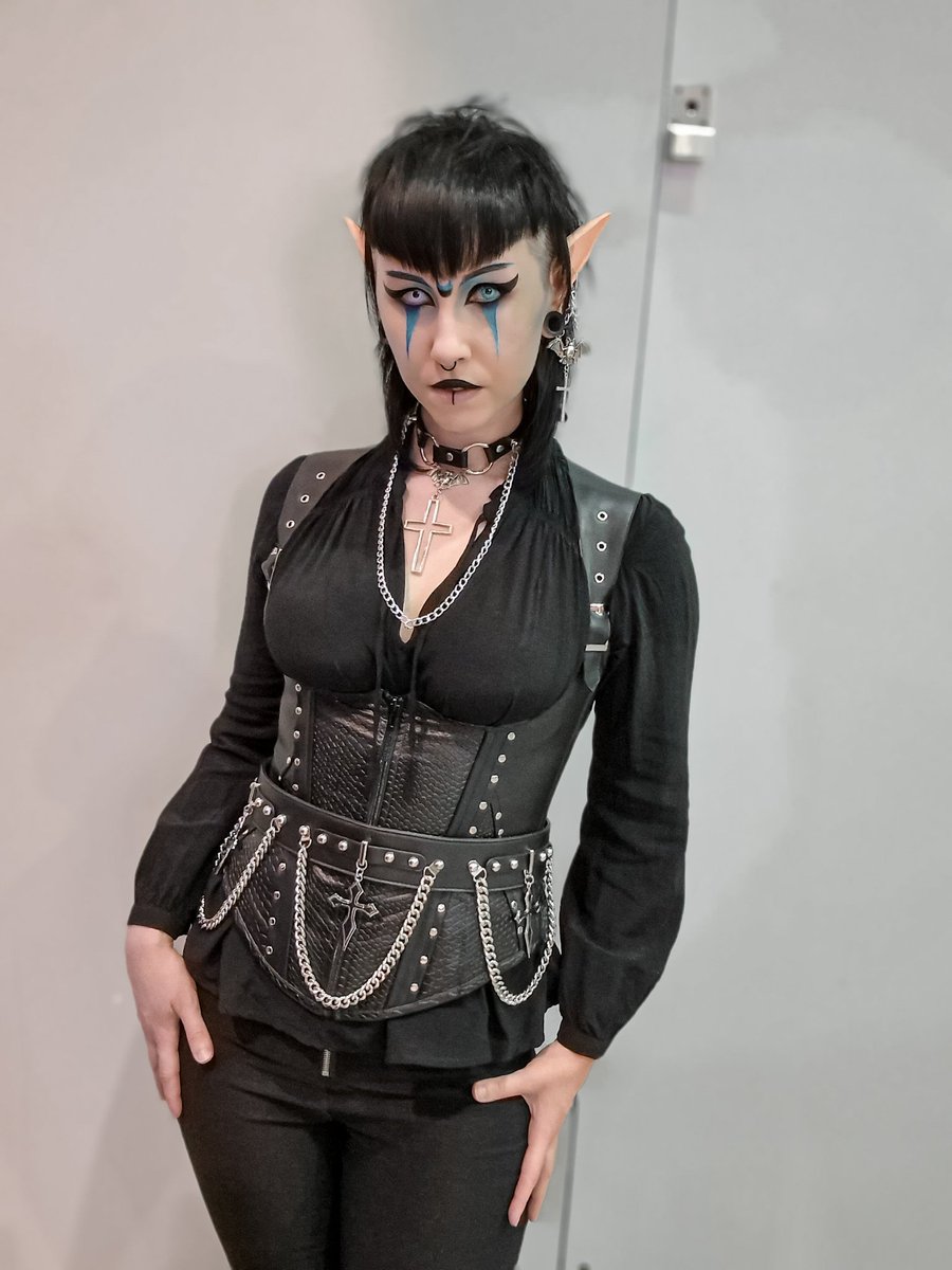 Ravyn Winter (@VampyrBrat) / Posts / X