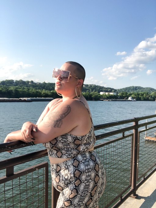 I&rsquo;m starting to fall in love with my side profile ❤️ https://t.co/90SJQDLBJJ<a href="/tag/behindthescenes"class="tags"><span>#behindthescenes</span></a><a href="/tag/photography"class="tags"><span>#photography</span></a><a href="/tag/film"class="tags"><span>#film</span></a>