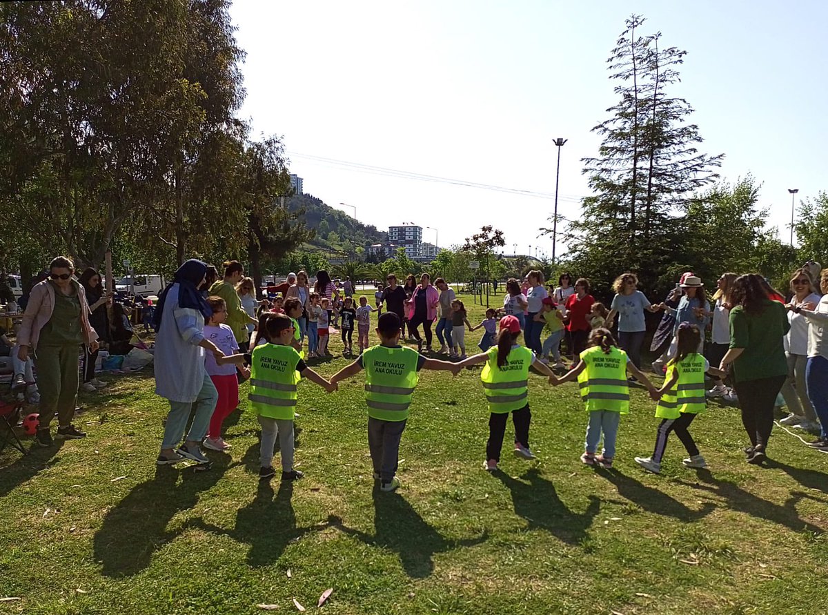 Güne Bakan Kardeş Okullar Projesi için kardeş okulumuz İrem Yavuz Anaokulu <a href="/iremyavuzanaok1/">iremyavuzanaokulu</a> öğretmen , öğrenci ve aileleriyle Uçurtma Şenliğinde bir araya geldik. Tanıştık, kaynaştık, bolca eğlendik. 🪁🪁🪁<a href="/AnaokuluSubas/">Subaşı Anaokulu</a> <a href="/esraalay55/">Esra Alay</a> <a href="/gokhanmurat1/">Murat YİĞİT</a> <a href="/ilkadimilce_mem/">İlkadım İlçe Milli Eğitim Müdürlüğü</a> <a href="/yaseminatabey16/">yasemin atabey</a>