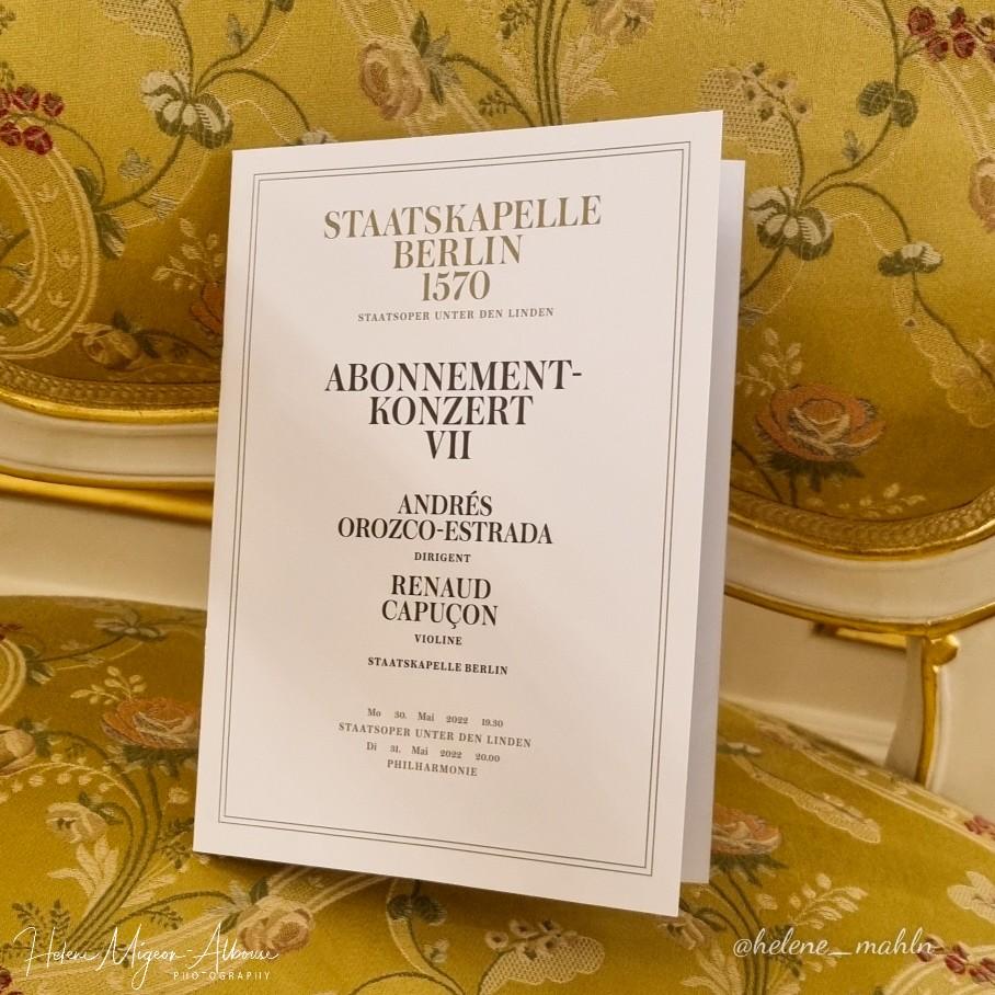 🎶 Tonight at the @StaatsoperBLN for a concert with french #violonist @RCapucon and the #StaatsKapelleBerlin conducted by #AndrésOrozcoEstrada.
#Debussy #PréludeàlAprèsMididunFaune
#BenjaminAttahir #Layal #ViolinConcerto (#WorldPremiere)
#Stravinsky #Petruschka
📷 @helene_mahln