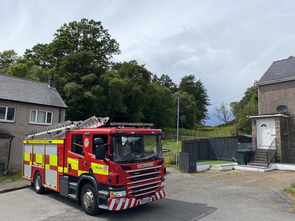 KieronOban's tweet photo. Was up Dunollie today with @fire_scot and @WoodlandTrust who are raising fire safety awareness locally. People forgetting to put out fires and barbecues can quickly lead to out of control wildfires - it can be prevented if people follow guidance https://t.co/K3BZSKl5dT