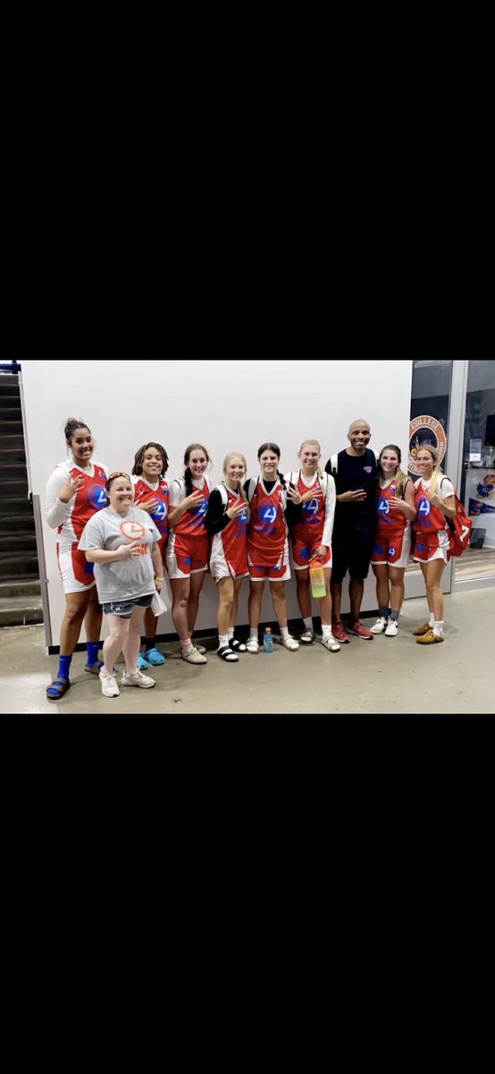 zoeclarke32's tweet photo. Great weekend with the 16 and 17u at Kansas City!! Had fun playin with them. #c4attack https://t.co/oCPDhBaX4d
