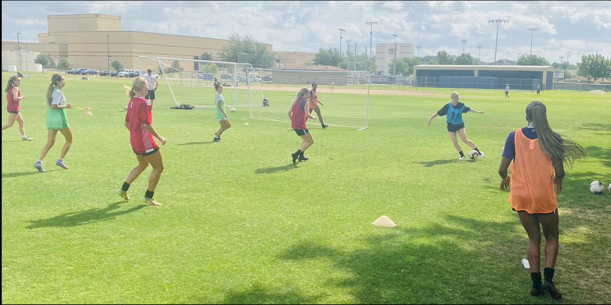 DMissimo's tweet photo. Holiday🇺🇸work✅..special upbeat  session comprised of this country’s finest👩‍🎓⚽️plus✌️very talented young guns  @Blolafoley @KennedyFuller07 #workrewards @TexasSoccer @TCUSoccer @AggieSoccer @AuburnSoccer @AlabamaSoccer @SMUSoccerW @MizzouSoccer @octagonsoccer @EddiePope23 @NTSSA https://t.co/GAutaVet0I
