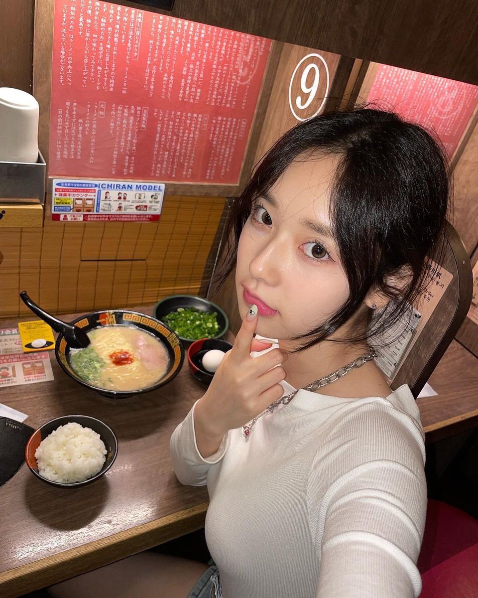KimDoahBrasil's tweet photo. 📷| #INSTA | [30.05.22] Atualização da Doah no seu Instagram pessoal (@/lcirndxah)

"🍜🫶"

#DOAH #KIMDOAH #도아 #김도아 #キムドア #FANATICS #파나틱스 https://t.co/R48IWwlbWK