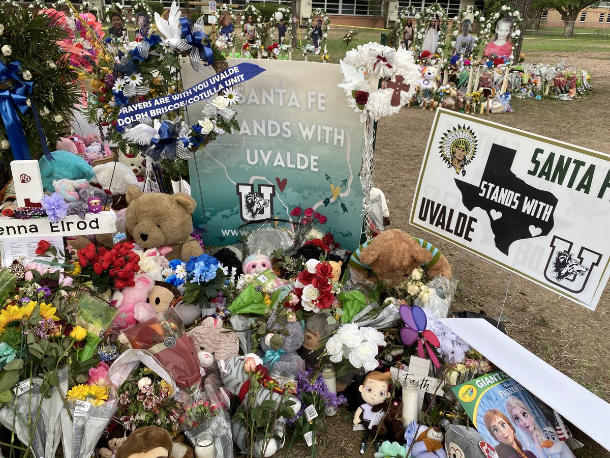 KENS5's tweet photo. PHOTOS: The memorial has grown at Robb Elementary in Uvalde 🙏 Credit: CBS News https://t.co/QiDLaWnUVU https://t.co/9W0h36EQHl