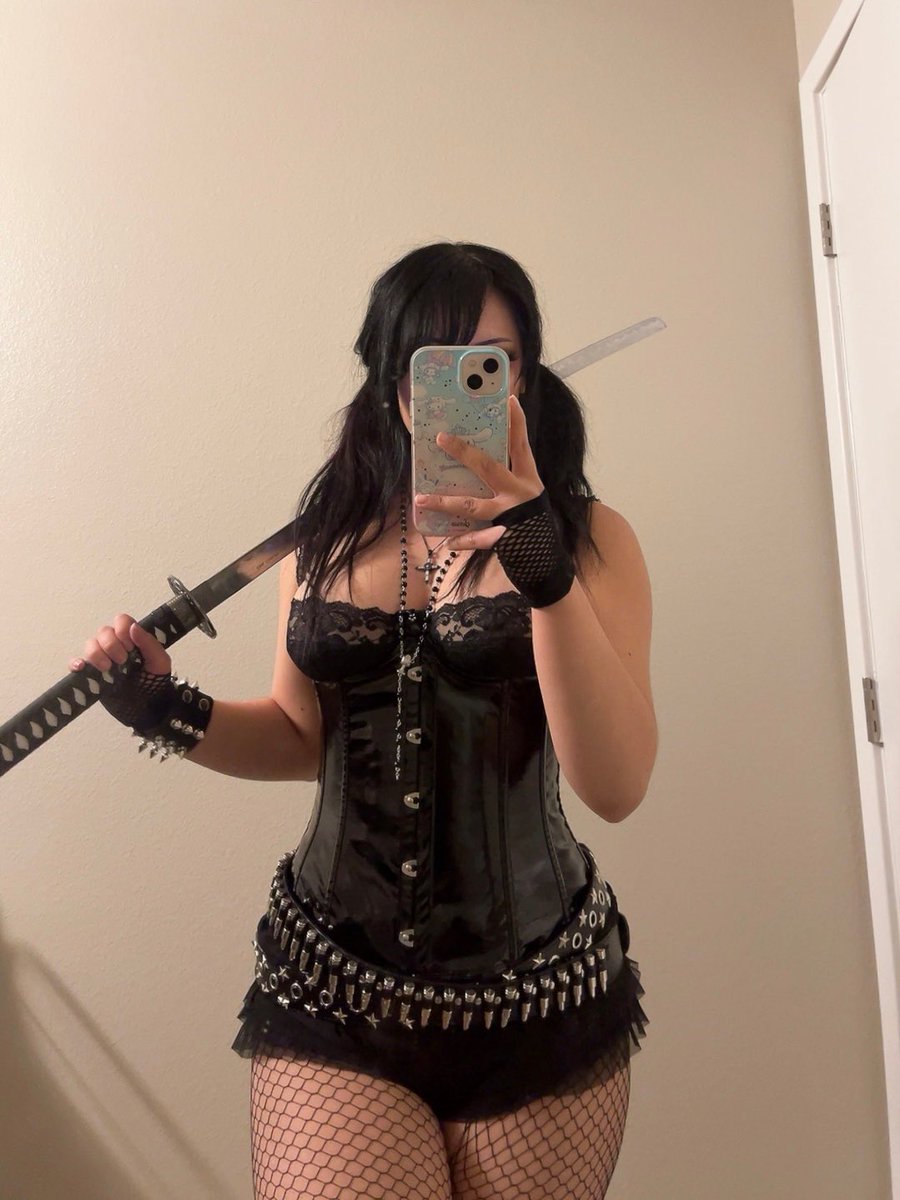 EroticMomy's tweet photo. hey gamers rate my outfit 1-10 ☺️ https://t.co/IokDQp8Rmb
