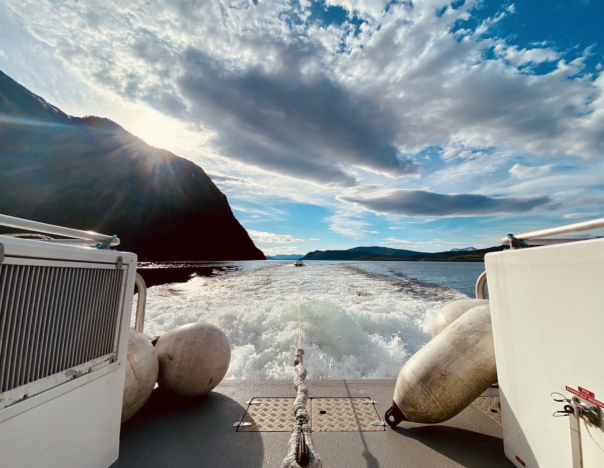 NSSR's tweet photo. #Ålesund #Redningsskøyta #DNVII sleper uheldig båteier inn Storfjorden til hjemmehavn i nydelig mai-vær 🌤
#frivillig #beredskap https://t.co/YCsmVocRgk
