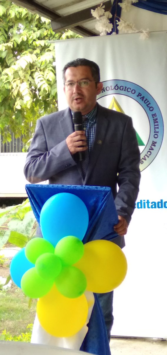 ISTPEM1's tweet photo. El Mgs. Hernán Jiménez, rector (E) del #ISTPEM oficializó el inicio del periodo académico 2022-1 y auguró éxitos a todos quienes conforman la institución. https://t.co/vDOWmoVHe4