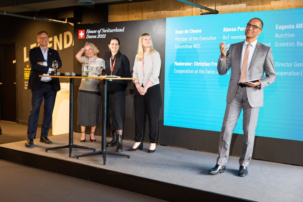 Inspiring and encouraging #transfoodmation stories of #bitesoftransfoodmation community members at Snack the System in the #SwissHouse at #WEF in #Davos providing glimpses of how #foodsystemstransformation is possible and already happening. #bitesoftransfoodmation #sustainability