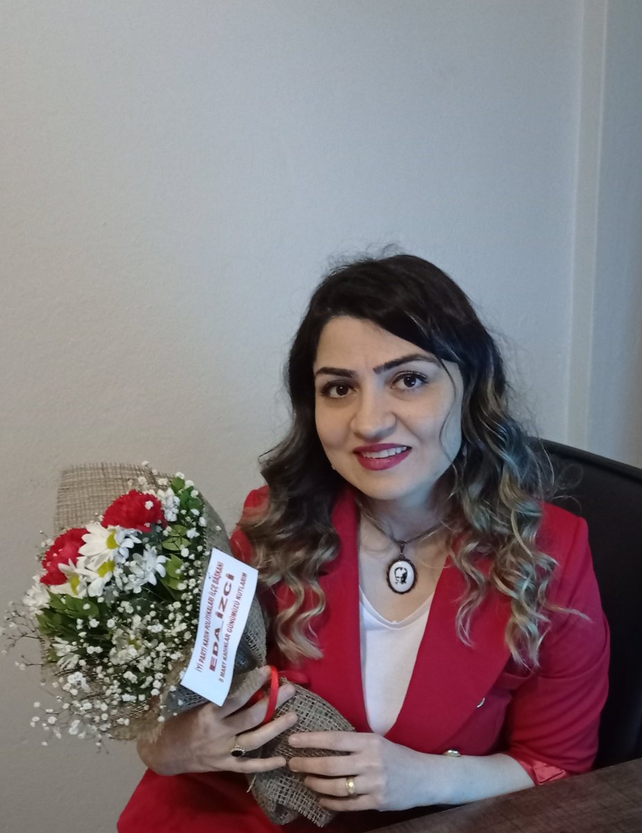 Edaizci (@edaizci3) on Twitter photo Çiçeklerin çöpten daha güzel olduğuna, sinekleri ikna edemezsiniz. Çiçeklerin çöpten daha güzel olduğuna, sinekleri ikna edemezsiniz.