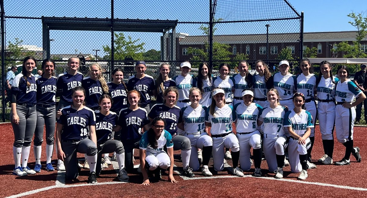 PNHSSoftball's tweet photo. Great tradition after playing South!!Always getting a town picture!! Thank you South!! @FHPanthers  #onetowntwoteams https://t.co/xBb50BiO6V