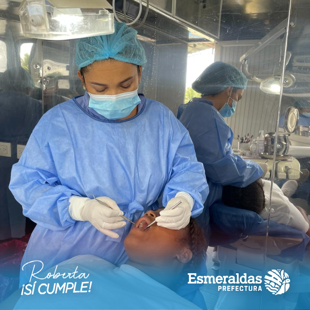 PrefecturaESM's tweet photo. #NoticiasPositivas| Somos una Prefectura solidaria.  

Continuamos trabajando en la ruta de la salud y en esta ocasión llegamos con una brigada médica de especialidades, donde se atendió a más de 300 personas la zona rural del cantón San Lorenzo. 

#TúYaLaConoces
#RobertaSíCumple https://t.co/1aY7kDGUjK