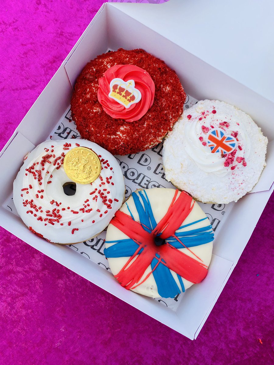 ProjectDUK's tweet photo. The only Platinum Jubilee gift you need! The last few boxes are available online! 🚚💨

These 4 boxes are available to collect from all locations this week! 📍

https://t.co/YxWlCyo1uM

#projectdoughnut https://t.co/8qlFrm6i7M