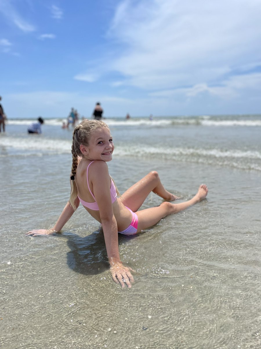 Egriz27's tweet photo. Addy G just patiently waiting on the beach for her #CAllacat She can’t wait to rock the claw this season! @CA_CharlotteNC https://t.co/R5M0F6L0NA