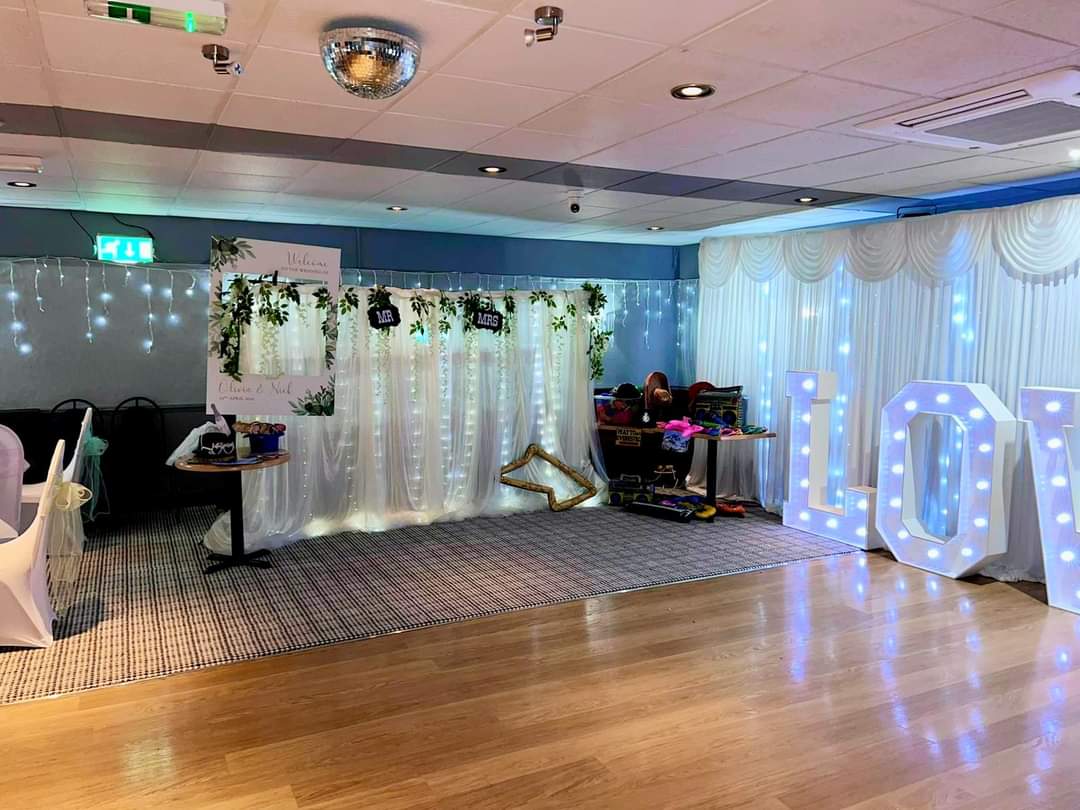 TheRuncornWarmy's tweet photo. A wedding we had recently. Absolutely stunning! ๐ค
(Please note: all decorations/balloons are not provided by the club)
#wedding #weddingparty #runcornfunctionroomhire
#thewarmy #functionroomhire #theruncornwarmemorialclub https://t.co/ZWbSPSbOr2