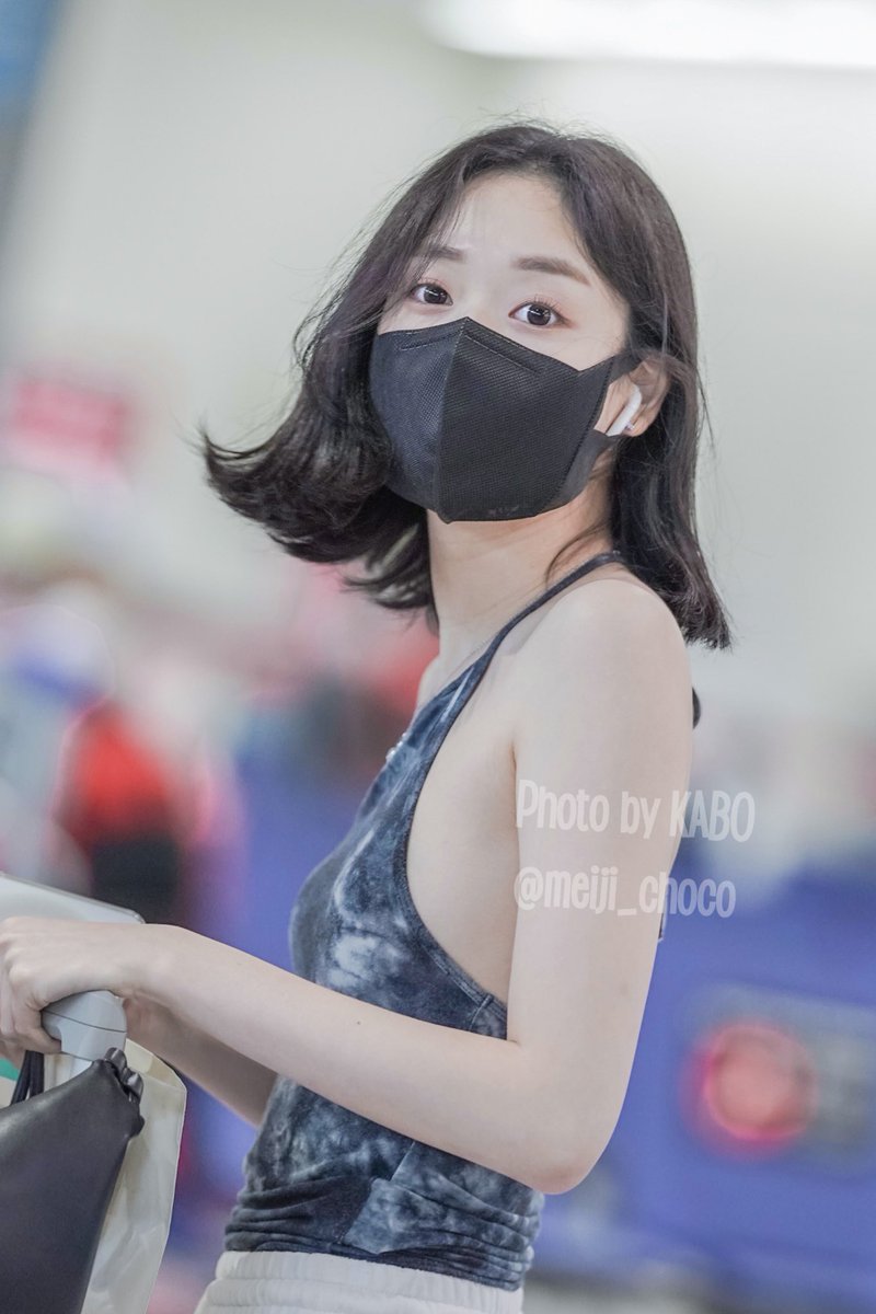 KimDoahBrasil's tweet photo. 📷| Algumas fotos da Doah no aeroporto:

cr: @/meiji_choco
#DOAH #KIMDOAH #도아 #김도아 #キムドア #FANATICS #파나틱스 https://t.co/gCB7qXjljl