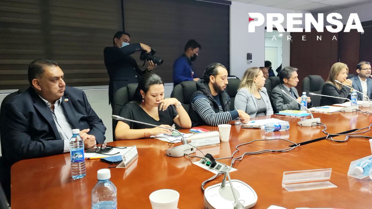 PrensaARENA's tweet photo. Sesiona la Comisión de Reformas Electorales y el diputado Alberto Romero participa en representación de @ARENAfraccion . https://t.co/T3DIIF4XJt