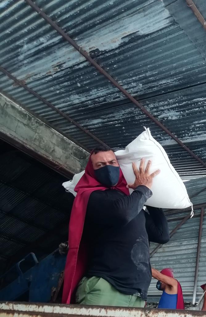 Los trabajadores mayorista comprometidos con la culminación de la Canasta Familiar. UEBM 611.