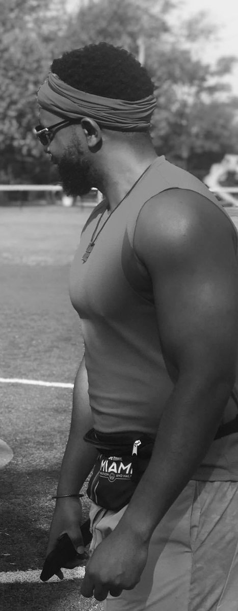 MiCoSlJr's tweet photo. Memorial Day refocus… today kicked off the week but still got in a gym session and a 4 mile/6+k run in. #mansweat #FitnessMotivation #MemorialDay2022 #fitness #PlanetFitness #bi #blackman #motivated #inspired #Motivation #inspiration #driven #onmygrind https://t.co/NZ7wcJJyAm