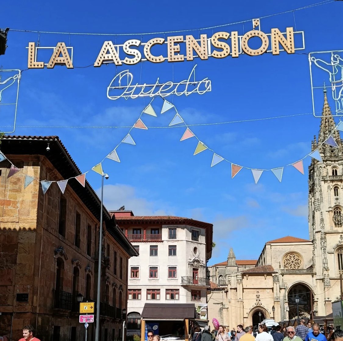 ¡Buenas noches <a href="/igers_oviedo/">Igers Oviedo</a>! Fiestas de la Ascensión en #Oviedo 📸😍🙌🏻✨foto de @gelinosmarcos

 ✨❤️✨🌟💫✨#igerstierrina #igers_oviedo #igersspain #igers #igersoviedo #igersasturias