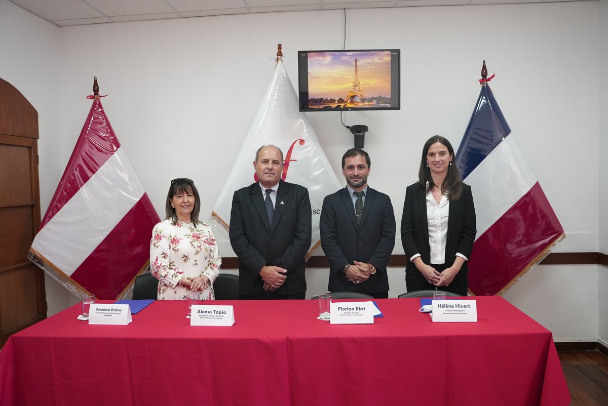 AFArequipa's tweet photo. Inauguramos la aula comodal más moderna y mejor equipada para que estudiantes elijan diariamente aprendizaje virtual o presencial.
El señor Embajador de Francia en el Perú, Marc Giacomini, estuvo presente en esta inauguración. @FrancePerou 

Más info: https://t.co/0IDhb5x6dT https://t.co/7OyAQ8PtPq
