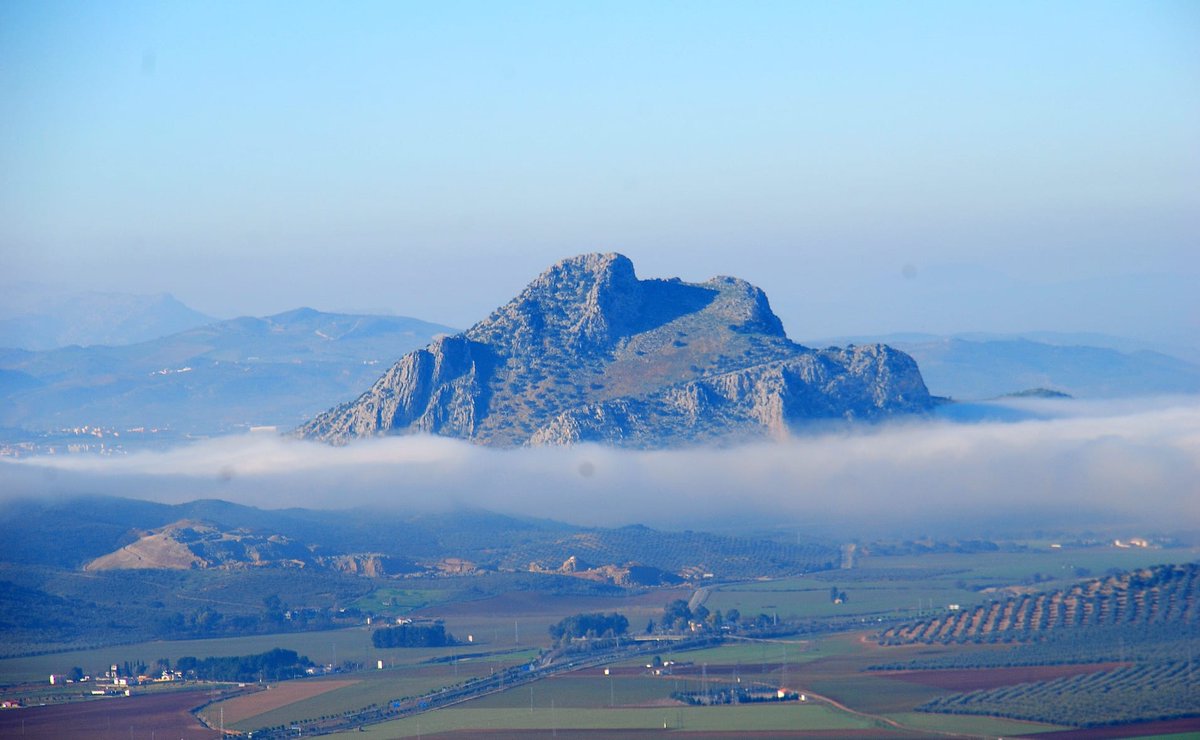 CA_DOLMENESATQ's tweet photo. PRIMAVERA. Tierra de Gigantes.  #LaPeñaDeLosEnamorados desde Archidona 
#SitioDeLosDólmenesDeAntequera @CulturaAND. 
#AntequeraDolmensSite #PatrimonioMundial #WorldHeritage #Menga #Viera #ElRomeral  #ElTorcal #RECAndalucía #MuseosAND
📷 Francisco Jiménez Aguilera. https://t.co/Xs14ORmCxi