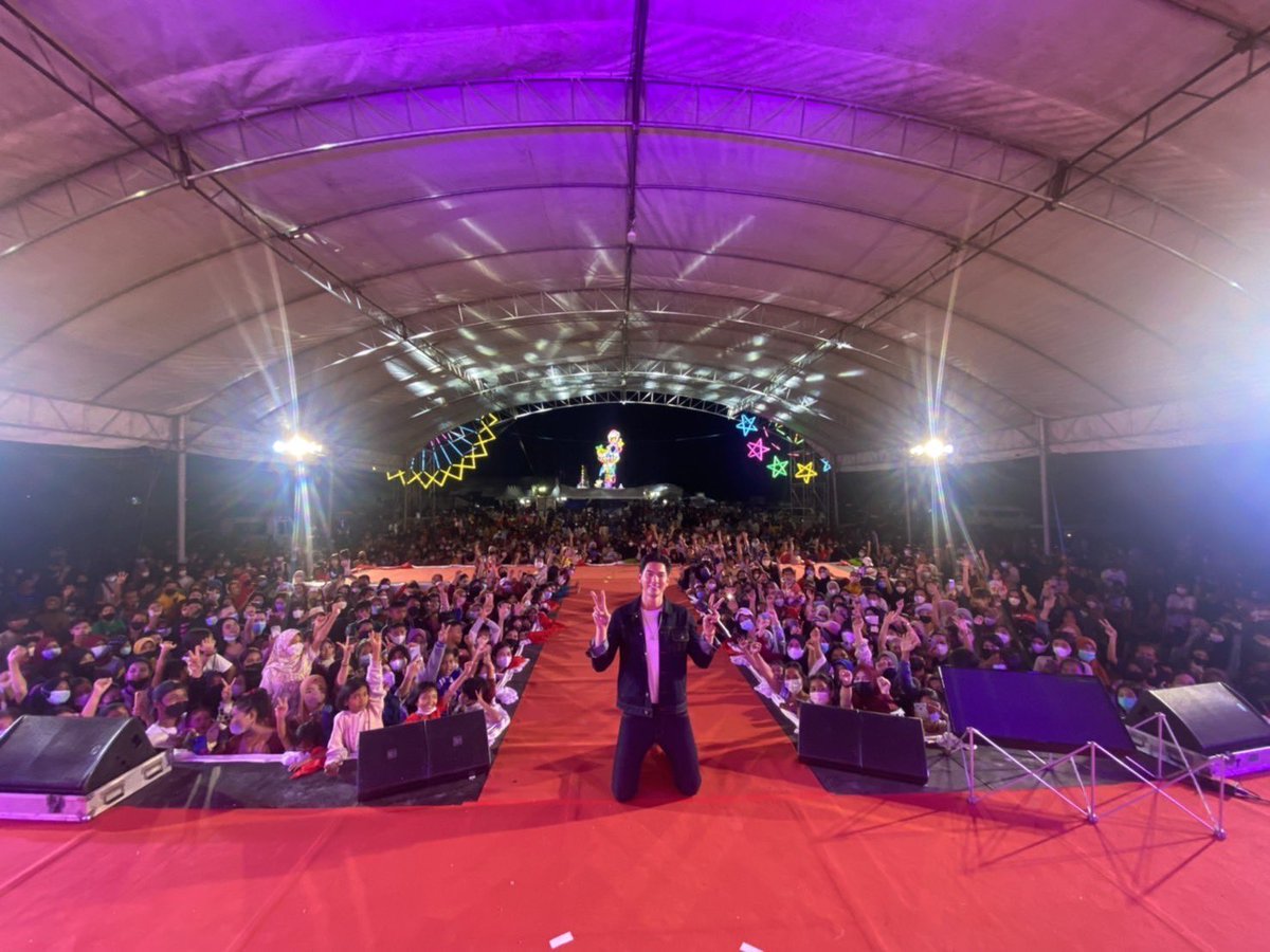 HussaweeFamily's tweet photo. ปิดท้ายงานคืนนี้ด้วยภาพพิเศษของเข้มและมวลชนแฟนคลับ ขอบคุณชาวสตูล และแฟนคลับจากทุกๆที่ ขอบคุณผู้บริหารที่พาน้องเข้มมาสร้างความสุขให้แด่เราๆ ขอบคุณนักปั่นเด็กเข้มทุกคนเลย มีแอบงดละครกันเลยทีเดียวเพื่อเมน 💖🤟🏻🙏🏻 

#เข้มเดินงานกาชาดสตูล
Kem Join Satun Red Cross Fair
#เข้มหัสวีร์ https://t.co/735CAEJX9m