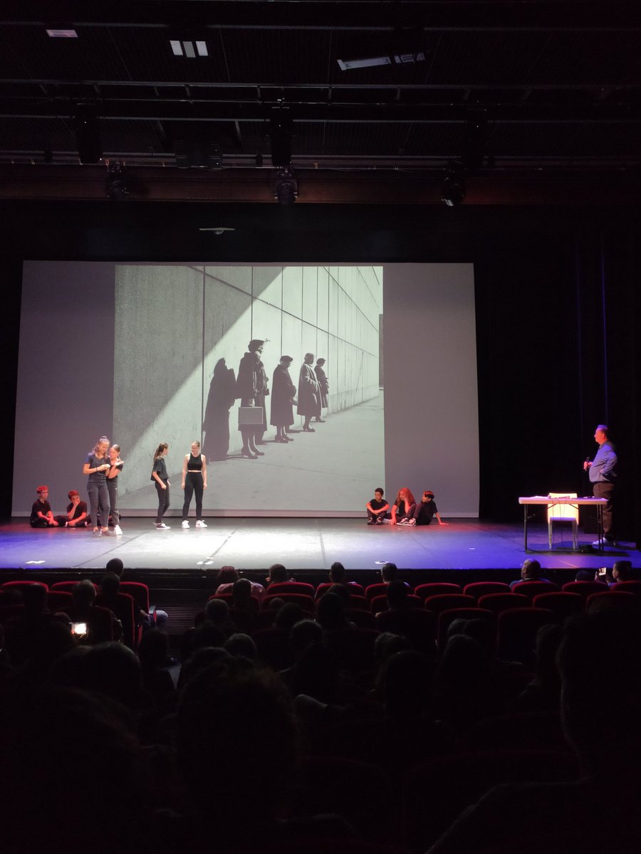 LaurePutoud's tweet photo. Spectacle fin d'année théâtre d'improvisation collèges de Grasse. Bravo aux élèves pour leur courage et leurs idées originales ! @DAAC_nice #EAC @TDG_Grasse @comagglo https://t.co/QUzVblv50I