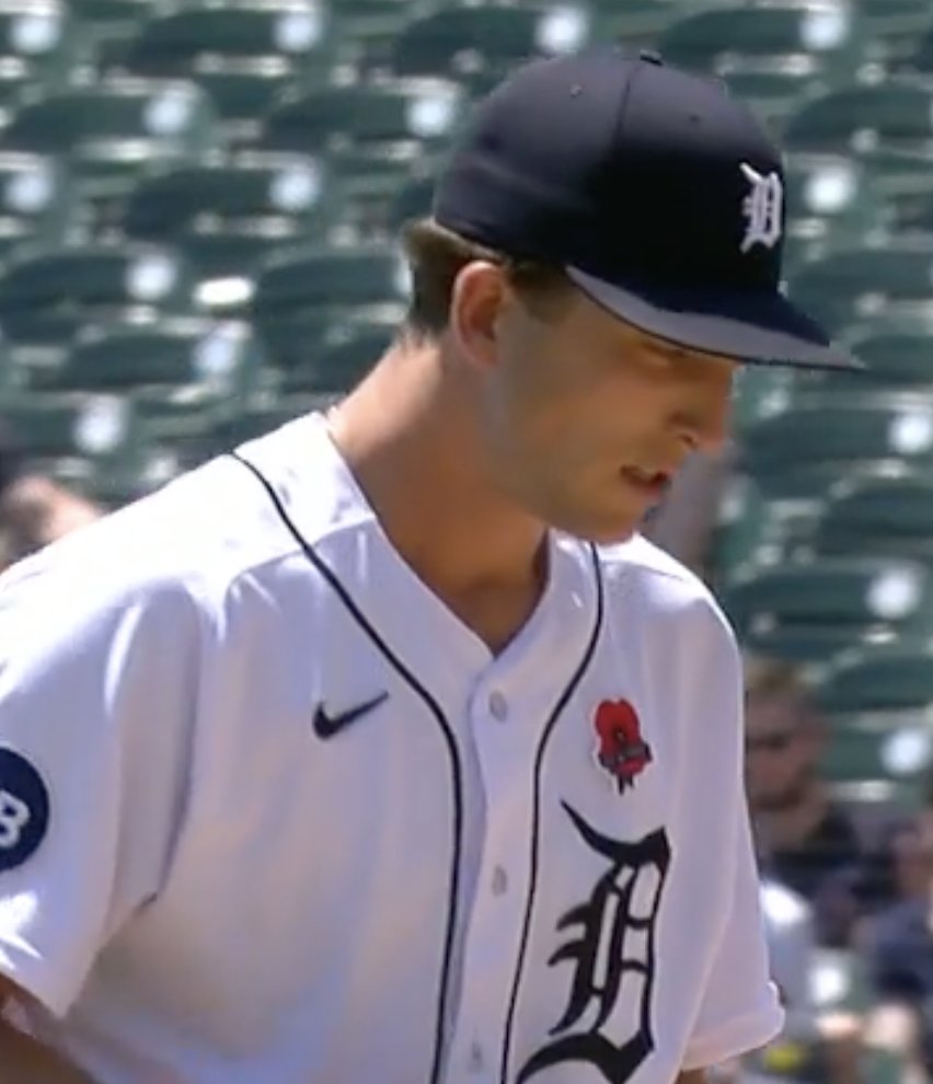 Paul Lukas on X: MLB players wearing Lest We Forget poppy patches on  their jerseys today, but apparently no cap patches.   / X