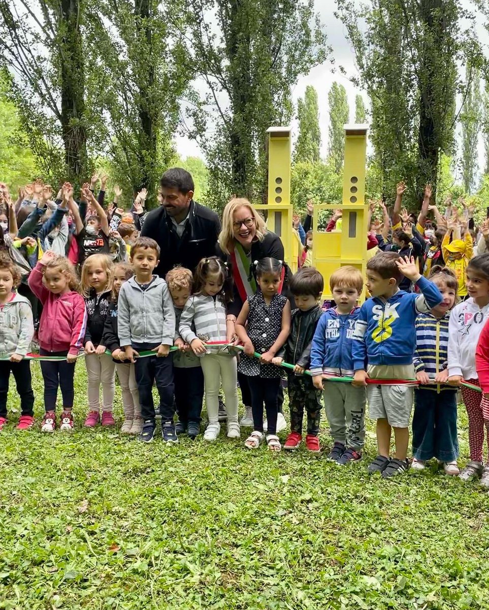 ComuneCorreggio's tweet photo. 🐝🐝 "LA CASA DELLE API": Questa mattina abbiamo inaugurato al #ParcodellaMemoria i nostri nuovi alveari comunali.

👉🏻 Insieme a quello del Comune di Albinea, si tratta del primo progetto di questo tipo in provincia: https://t.co/ABnNRygZL6

#correggioèlanostracittàilenia https://t.co/UHnYyfwsBl
