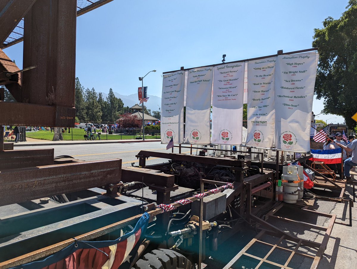 LCFloat's tweet photo. Did you know that the LCFTRA float is actually in two parades each year? Today is the day of the Memorial Day Parade in our home, La Canada Flintridge. Come down to Foothill Blvd. to cheer us on! It's perfect weather for #FiestaDays https://t.co/FuDG0c7v2o
