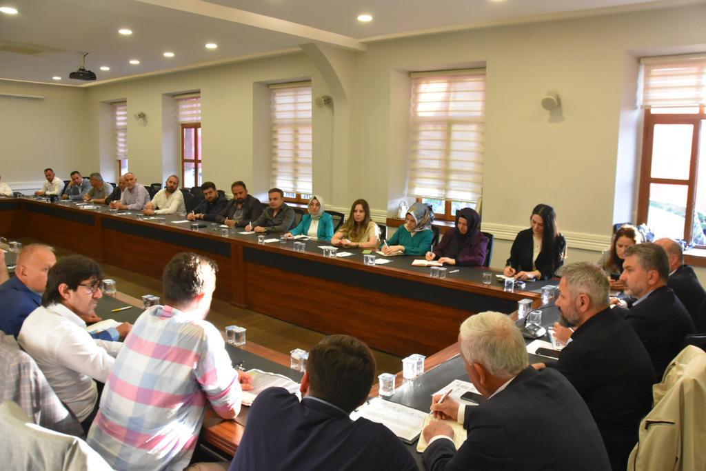 drsezginmumcu's tweet photo. Eser ve hizmet siyasetine yenilerini ekleyen ve son 20 yılda attığı devrim niteliğindeki adımlarla Cumhuriyet tarihinde görülmemiş başarılarla 2023 hedeflerine adım adım yaklaşan güçlü Türkiye’nin Trabzon Yönetim Kurulu ile haftalık İl Yönetim Kurulu toplantımızı gerçekleştirdik. https://t.co/7LIlgUcycs